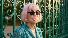 O cabelo depois dos 50: é normal as mulheres pintarem o cabelo com cores vivas