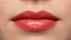 Para quem não quer que a maquilhagem dos lábios envelheça o rosto: 3 ajustes que fazem toda a diferença