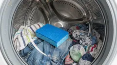 Por que as pessoas colocam sal e uma esponja de louça na máquina de lavar: 6 truques para lavar roupa